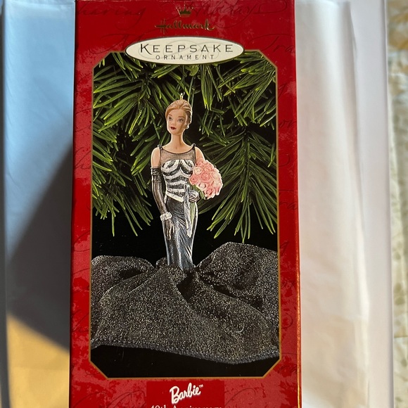 Barbie 1999 40th anniversary hallmark ornament - Picture 4 of 13